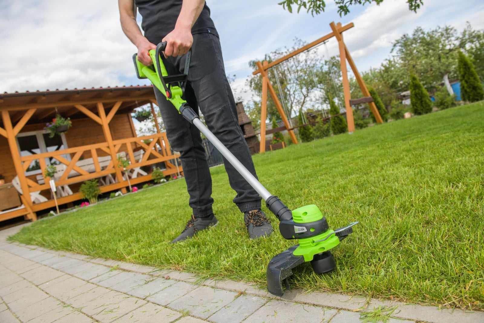 20V PODKASZARKA/PRZYCINARKA ŻYŁKOWA AKU DO TRAWY 4GARDEN APK2521S ZESTAW