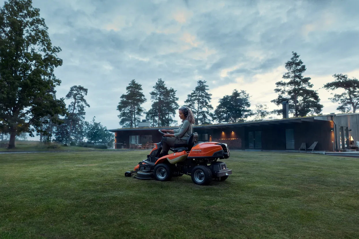 Husqvarna HUSQVARNA R 216T AWD